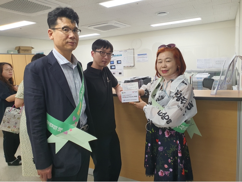 연수구 송도5동 지역사회보장협의체는 지난 6월 신 복지 사각지대 위기가구 발굴 캠페인을 했다